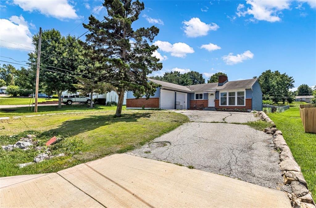 3rd image of 9805 E 33Rd St, Independence, MO 64052 | MLS# 2630519
