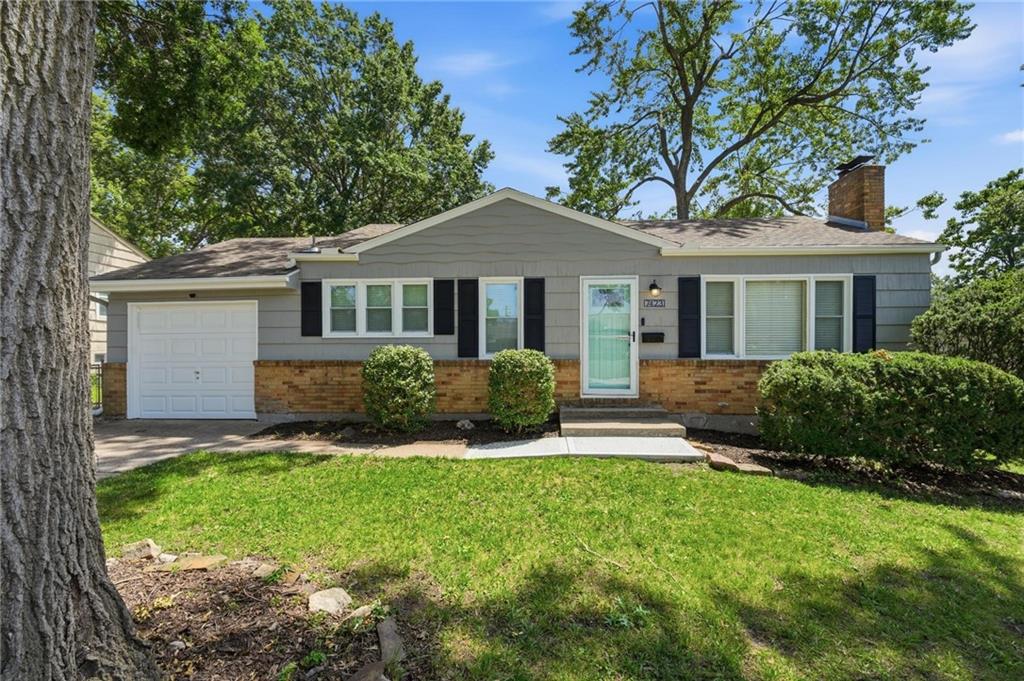 2nd image of 7423 Glenwood Ln, Overland Park, KS 66204 | MLS# 2630534