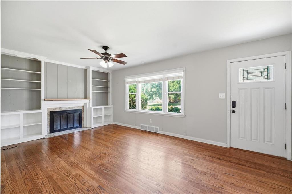 3rd image of 7423 Glenwood Ln, Overland Park, KS 66204 | MLS# 2630534