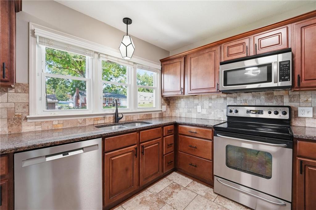 4th image of 7423 Glenwood Ln, Overland Park, KS 66204 | MLS# 2630534