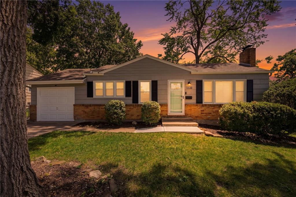 1st image of 7423 Glenwood Ln, Overland Park, KS 66204 | MLS# 2630534