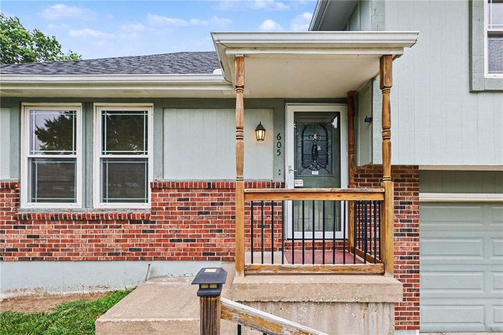 2nd image of 605 Se Westwind Dr, Lees Summit, MO 64063 | MLS# 2630536