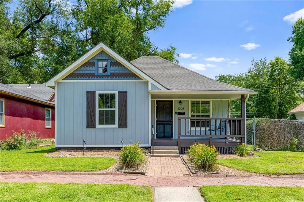 Homes for sale in Lawrence, KS | 1208 New Jersey St, Lawrence, KS 66044 | MLS# 2630585