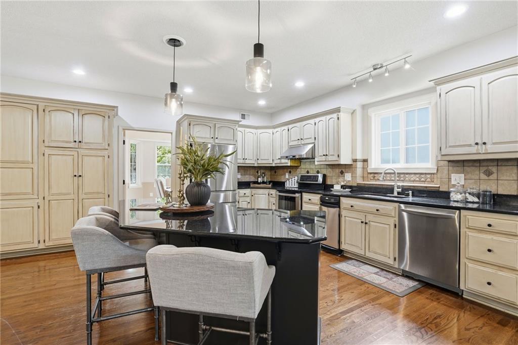 5th image of 11813 W 138Th St, Overland Park, KS 66221 | MLS# 2630598