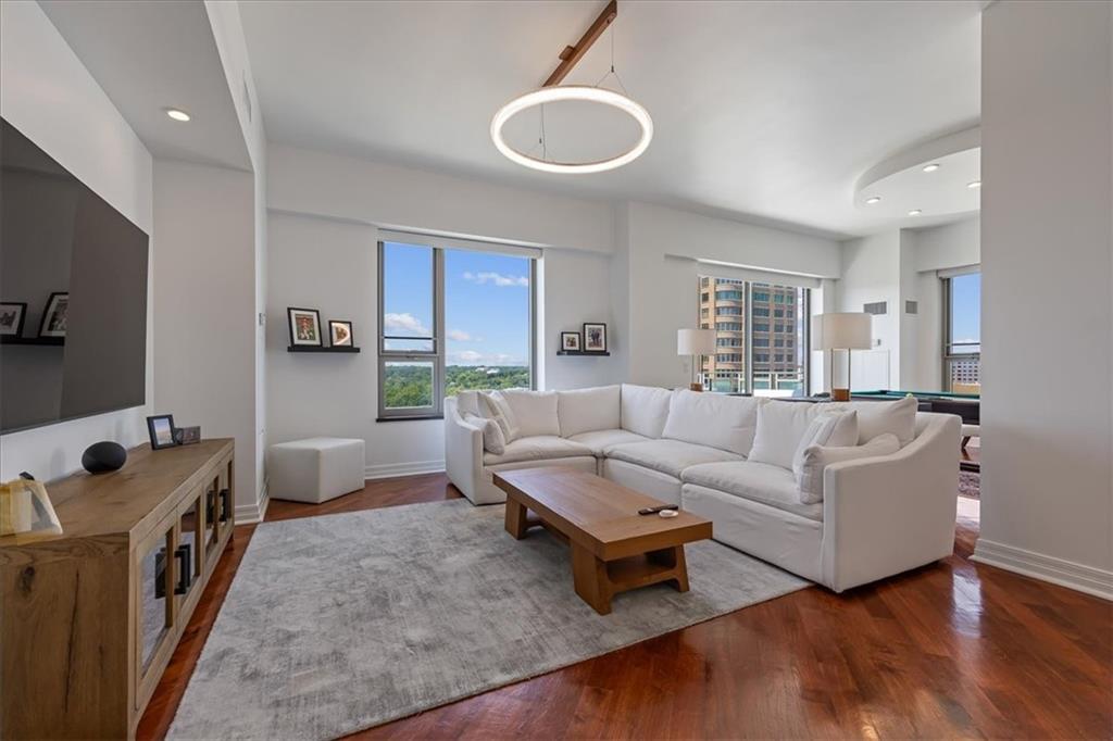3rd image of 4950 Central St #906, Kansas City, MO 64112 | MLS# 2630624