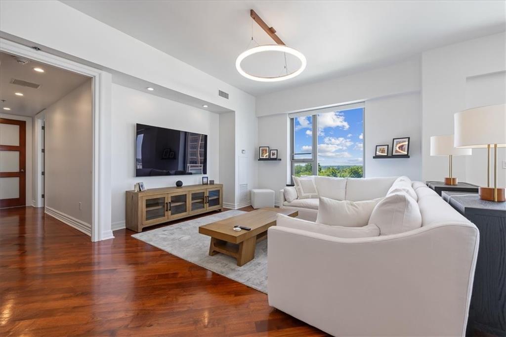 4th image of 4950 Central St #906, Kansas City, MO 64112 | MLS# 2630624