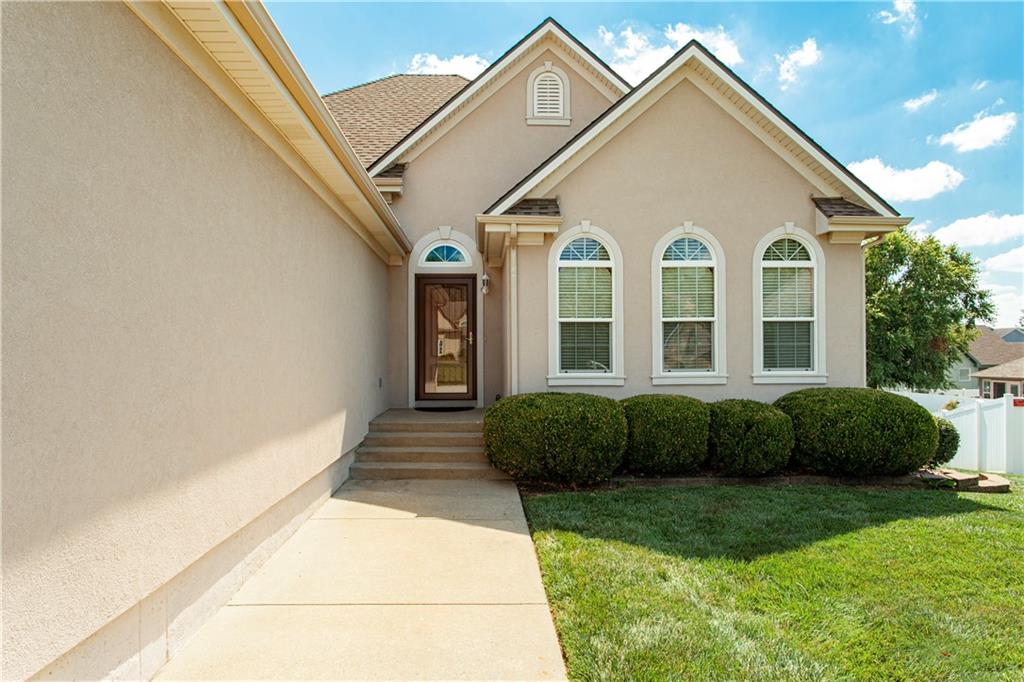 3rd image of 707 Nw Baytree Cir, Grain Valley, MO 64029 | MLS# 2630632