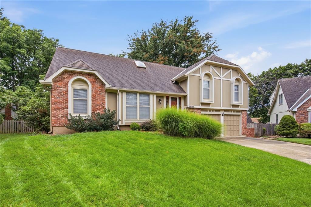 1st image of 11620 Grant Dr, Overland Park, KS 66210 | MLS# 2630637