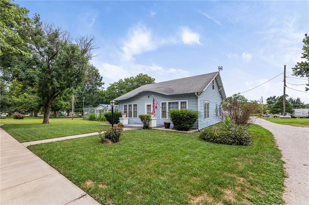 2nd image of 130 N Center Ave, Williamsburg, KS 66095 | MLS# 2630682