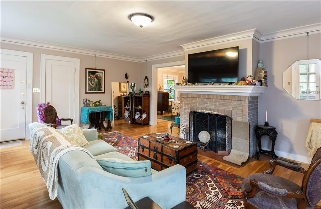 4th image of 3723 Locust St, Kansas City, MO 64109 | MLS# 2630791