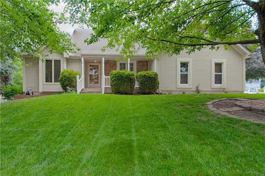 2nd image of 1023 E Oakview St, Olathe, KS 66061 | MLS# 2630796