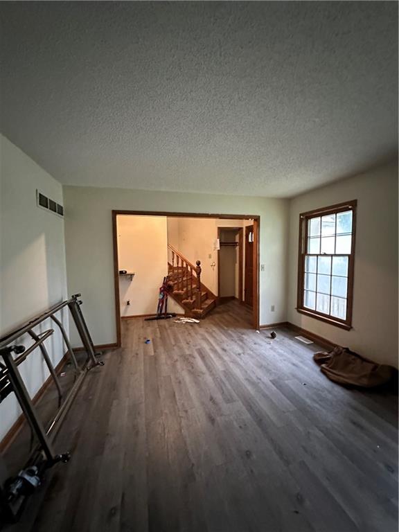 4th image of 300 N Persimmon Dr, Olathe, KS 66061 | MLS# 2630813