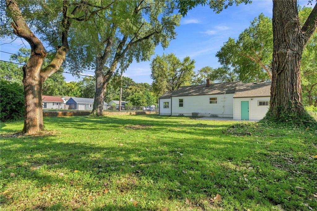 27th image of 400 W 86th Ter, Kansas City, MO 64114 | MLS# 2630816