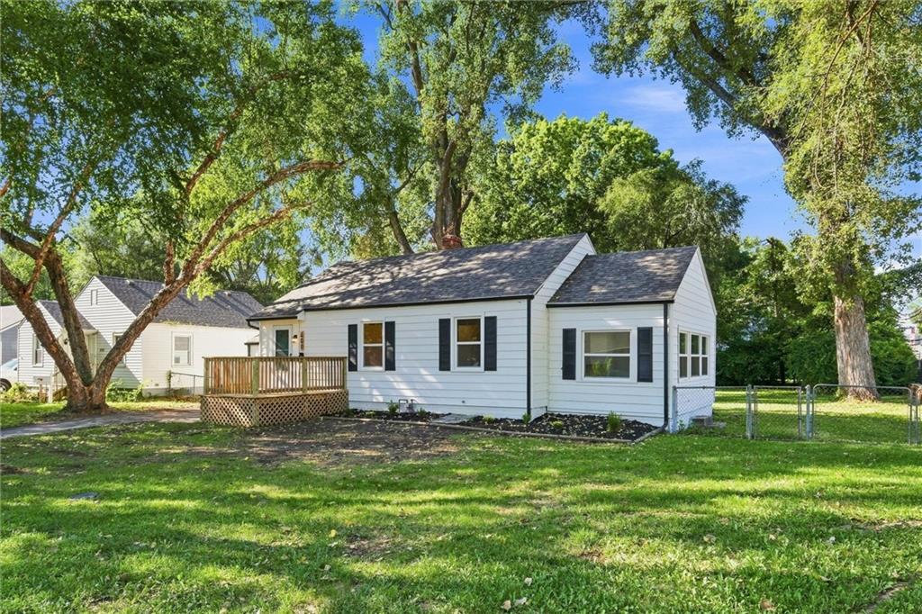 3rd image of 400 W 86Th Ter, Kansas City, MO 64114 | MLS# 2630816