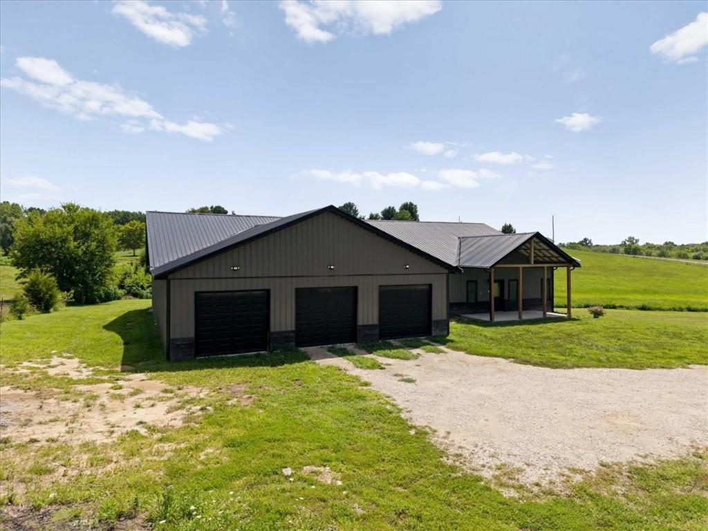 4th image of 20691 Kansas Ave, Tonganoxie, KS 66086 | MLS# 2630820