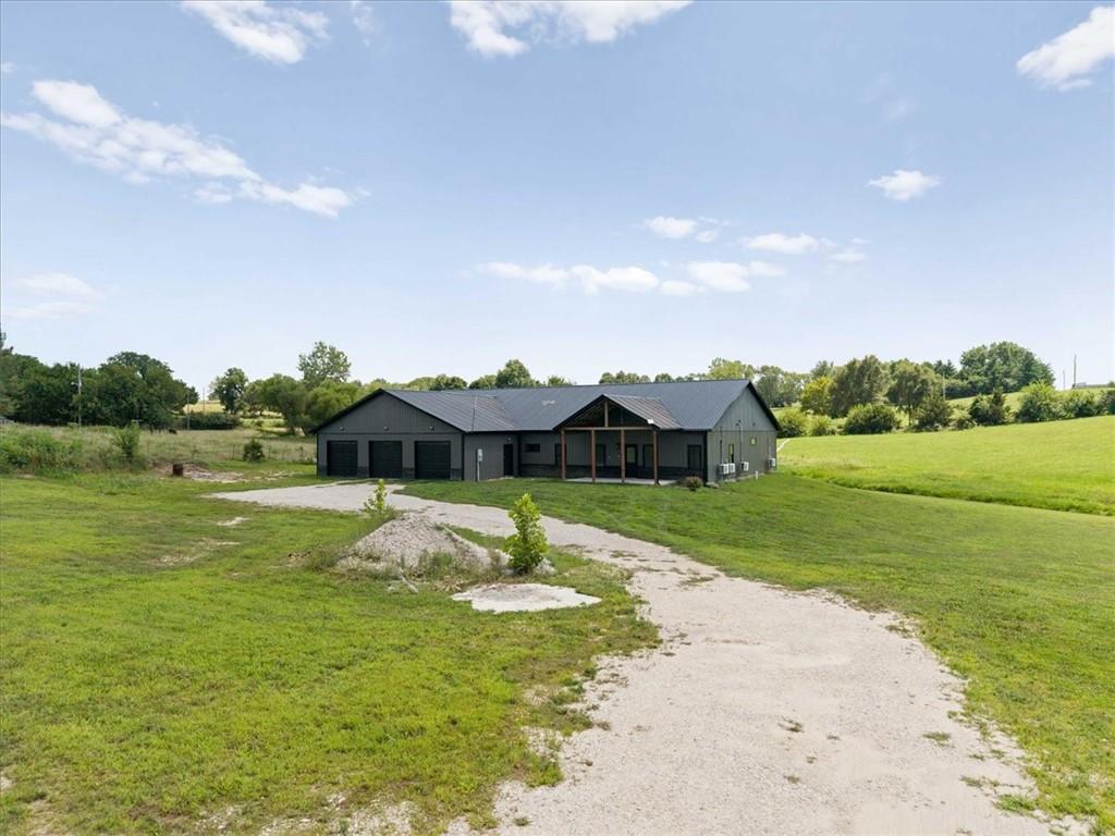 3rd image of 20691 Kansas Ave, Tonganoxie, KS 66086 | MLS# 2630820