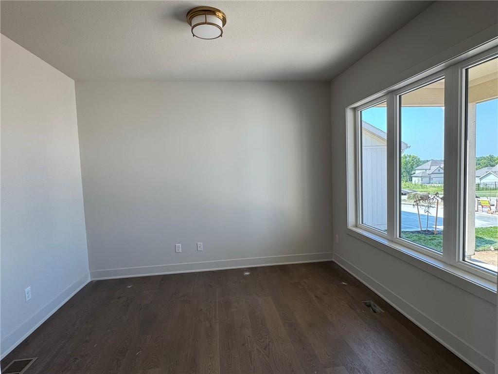 3rd image of 1957 Longview Dr, Liberty, MO 64068 | MLS# 2630825