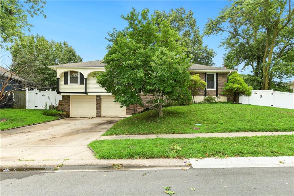 2nd image of 16505 Greenwald Dr, Belton, MO 64012 | MLS# 2630913