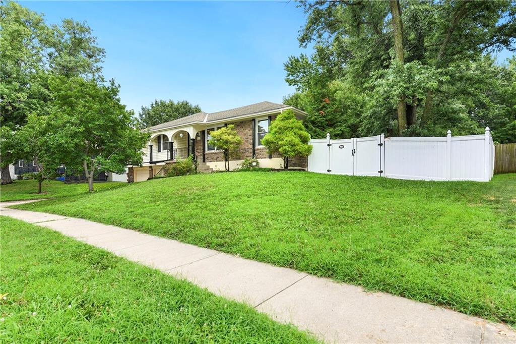 3rd image of 16505 Greenwald Dr, Belton, MO 64012 | MLS# 2630913