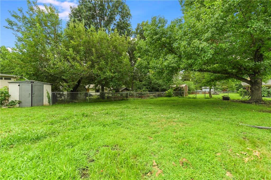 Homes for sale in Paola, KS | 11 Crestview Dr, Paola, KS 66071 | MLS# 2630926