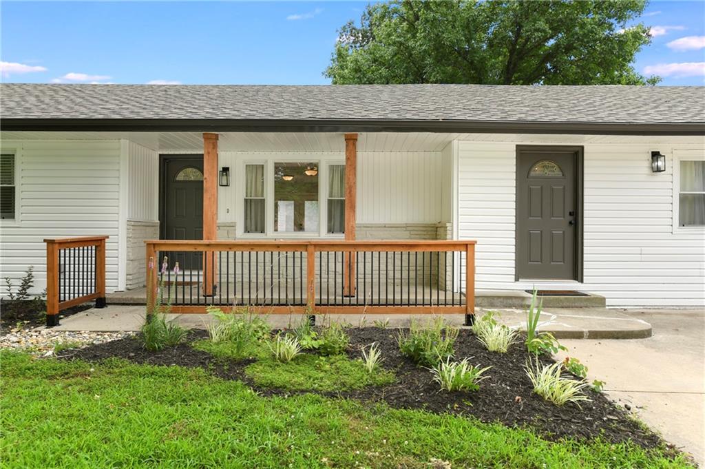 Homes for sale in Paola, KS | 11 Crestview Dr, Paola, KS 66071 | MLS# 2630926