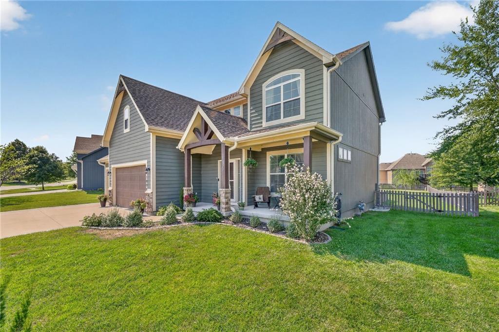 3rd image of 1800 Knoll Creek Ln, Raymore, MO 64083 | MLS# 2630938