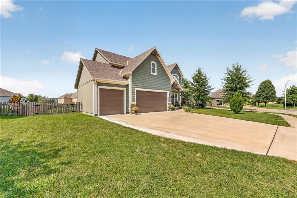 2nd image of 1800 Knoll Creek Ln, Raymore, MO 64083 | MLS# 2630938