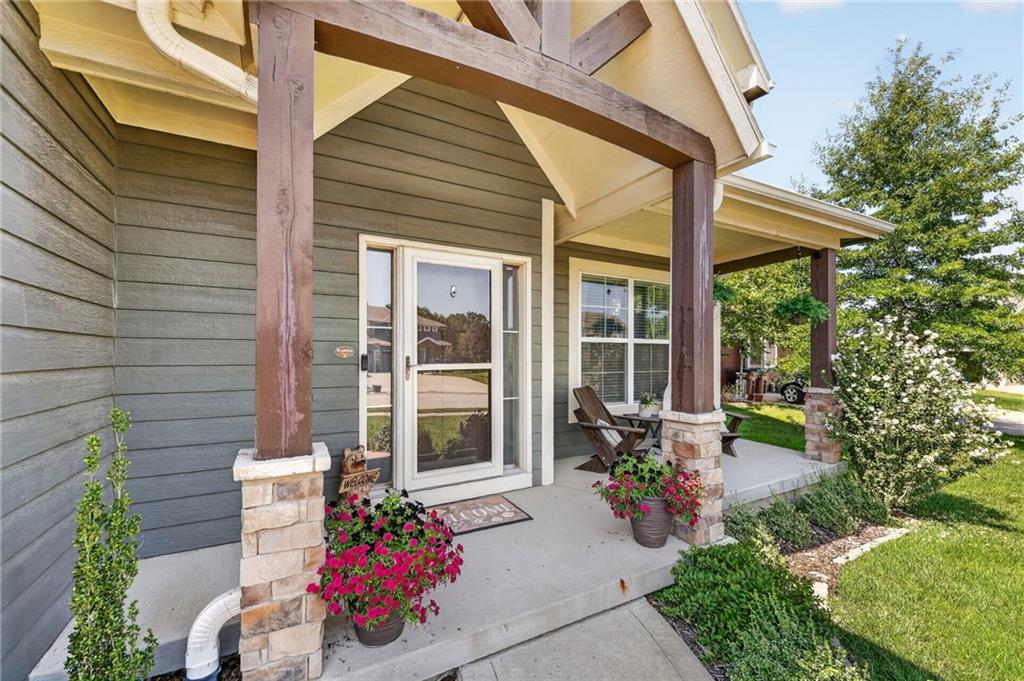 4th image of 1800 Knoll Creek Ln, Raymore, MO 64083 | MLS# 2630938