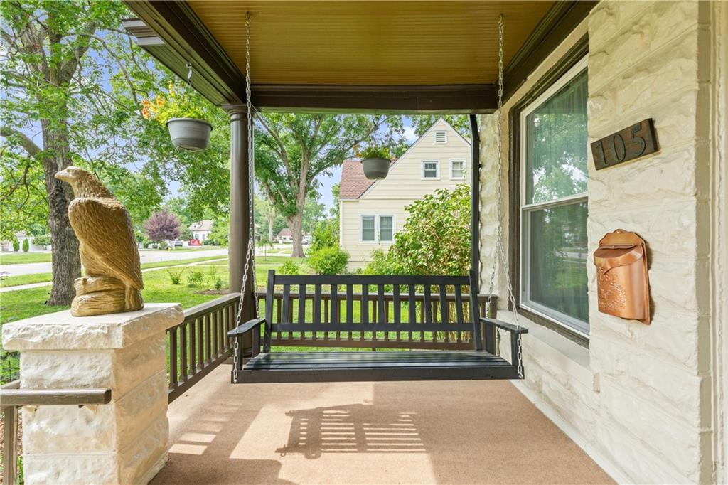 2nd image of 105 Ne Douglas St, Lees Summit, MO 64063 | MLS# 2630958
