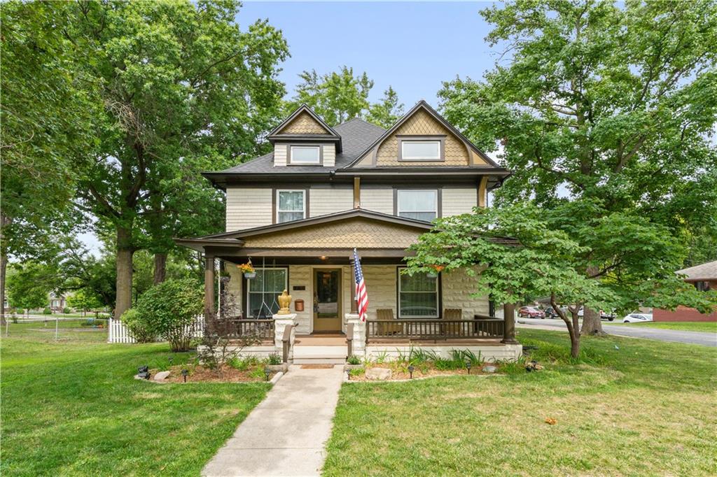 1st image of 105 Ne Douglas St, Lees Summit, MO 64063 | MLS# 2630958