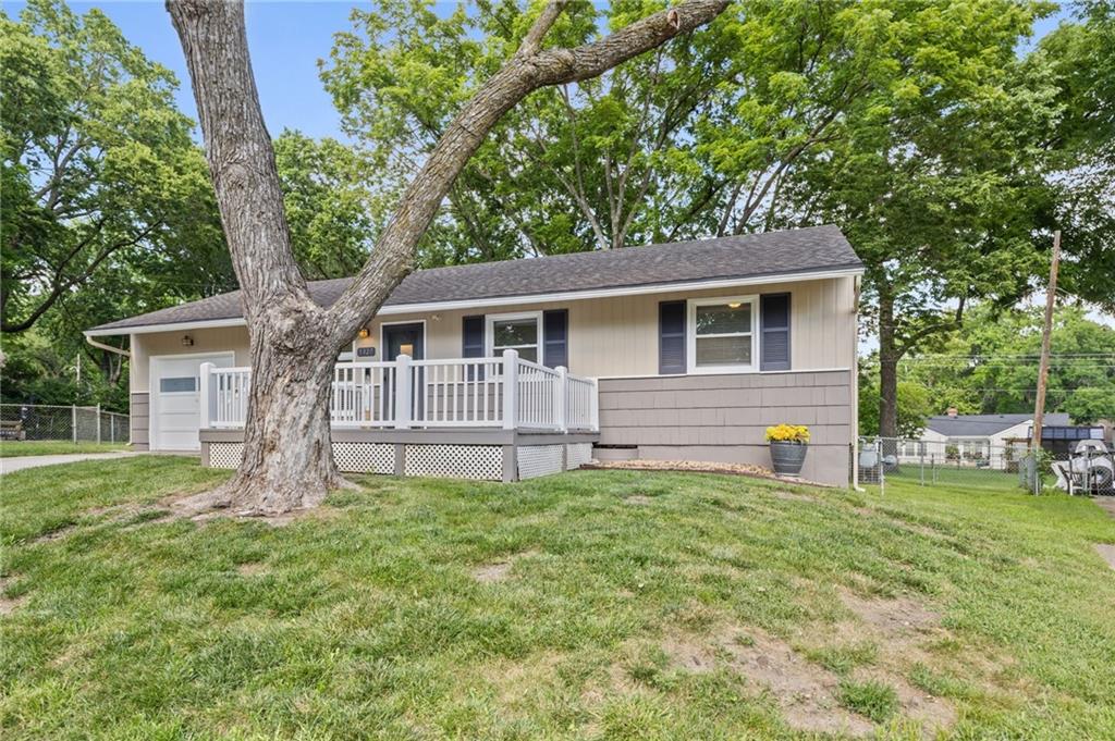 Homes for sale in Mission, KS | 5327 Maple St, Mission, KS 66202 | MLS# 2631006