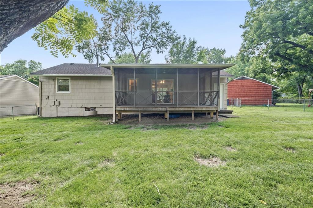 Homes for sale in Mission, KS | 5327 Maple St, Mission, KS 66202 | MLS# 2631006