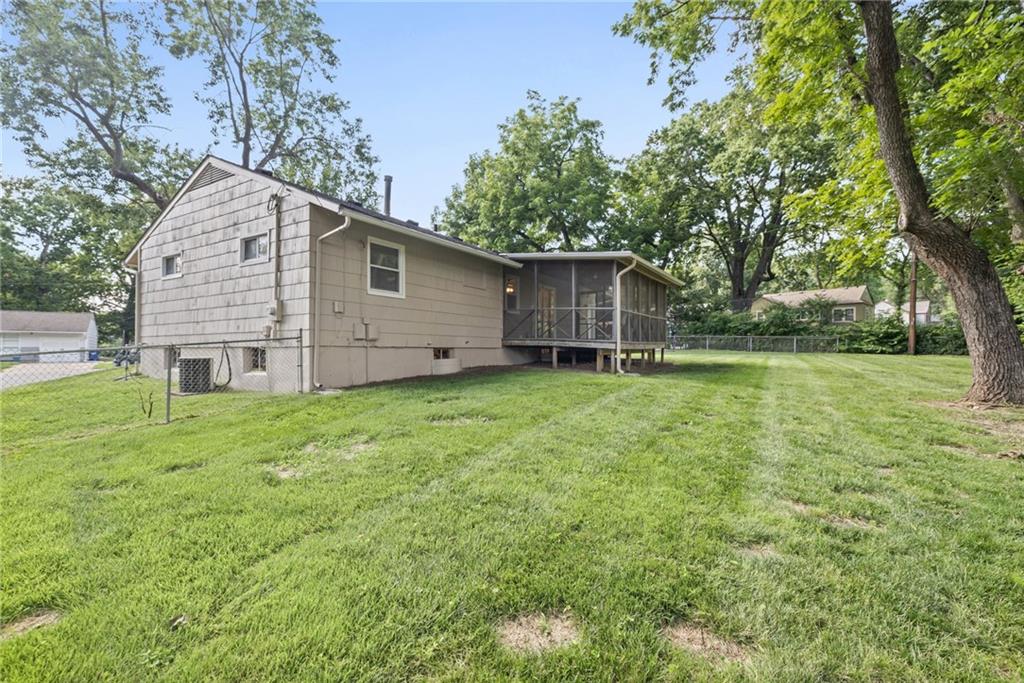 Homes for sale in Mission, KS | 5327 Maple St, Mission, KS 66202 | MLS# 2631006