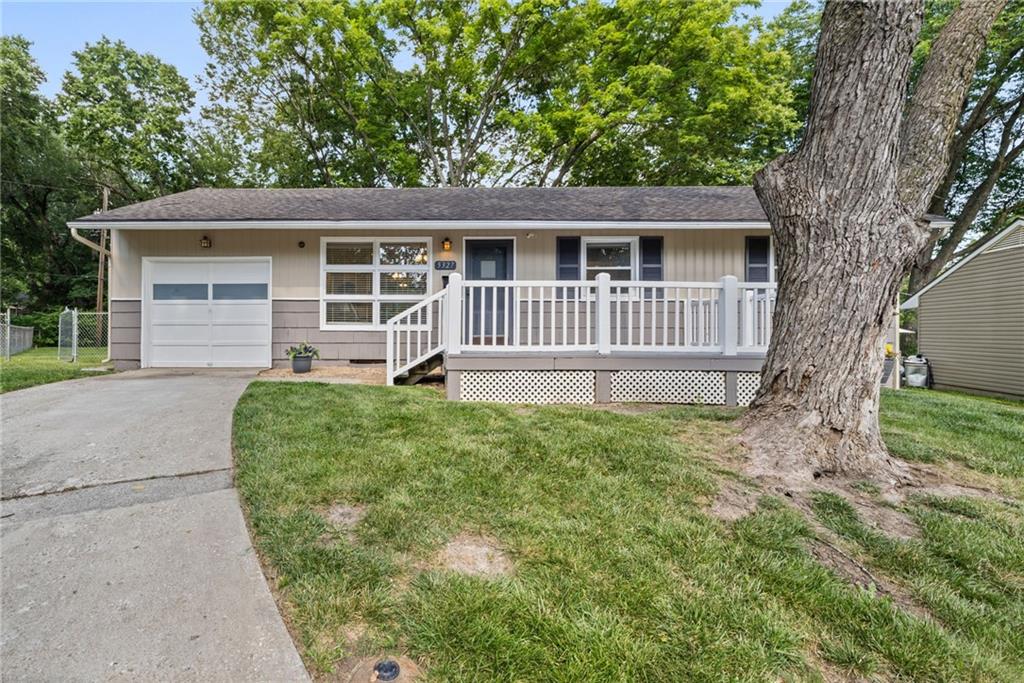 Homes for sale in Mission, KS | 5327 Maple St, Mission, KS 66202 | MLS# 2631006