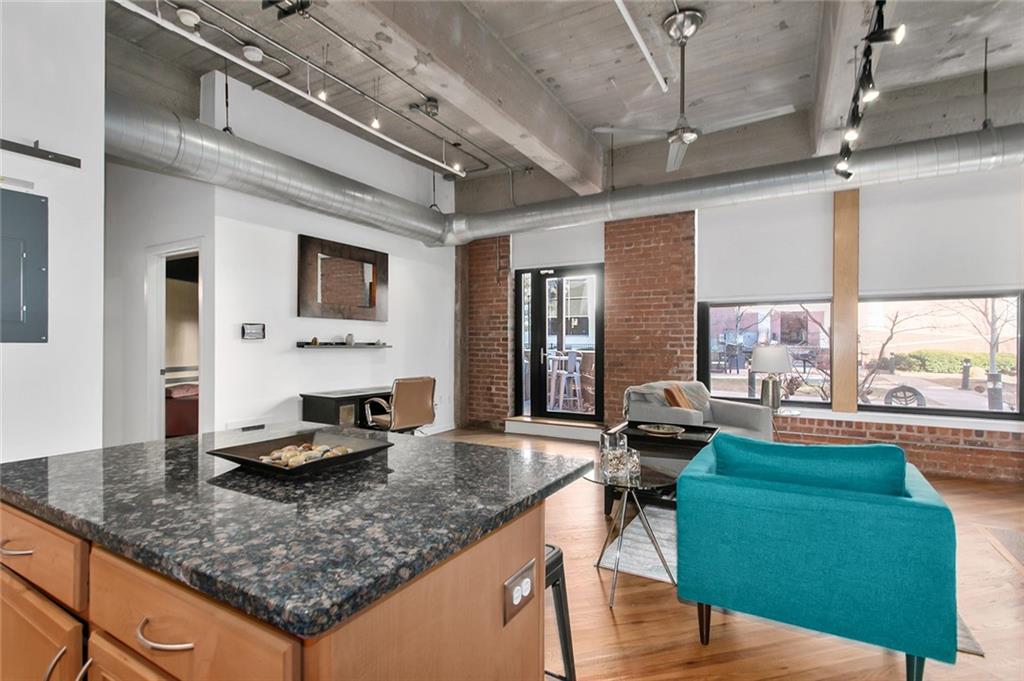 3rd image of 2029 Grand Blvd, Kansas, MO 64108