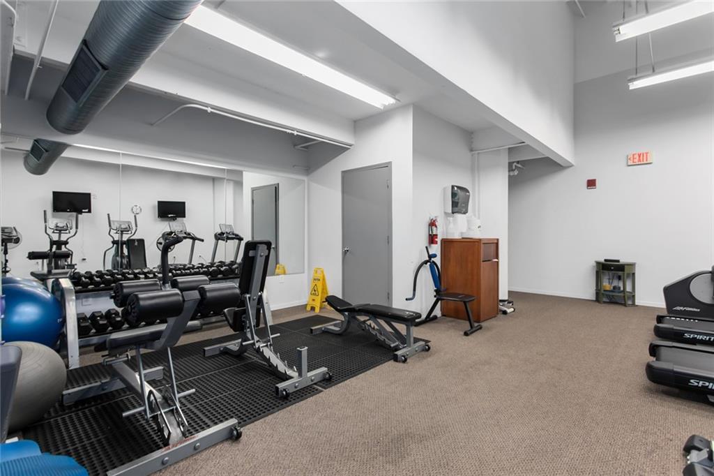 2nd image of 2029 Grand Blvd, Kansas City, MO 64108