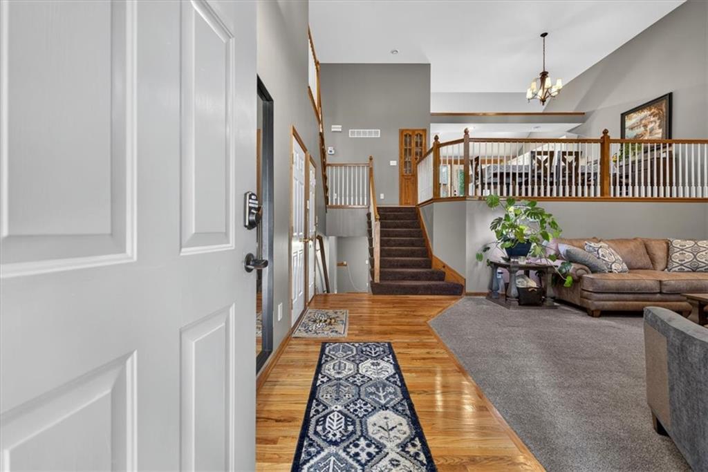 3rd image of 108 Ne Gaslight Ln, Blue Springs, MO 64014 | MLS# 2631089