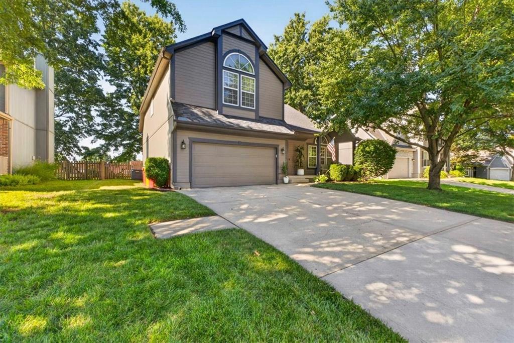 2nd image of 108 Ne Gaslight Ln, Blue Springs, MO 64014 | MLS# 2631089