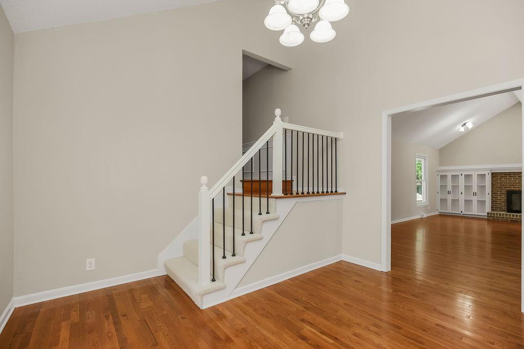 4th image of 2016 E Sleepy Hollow Dr, Olathe, KS 66062 | MLS# 2631090