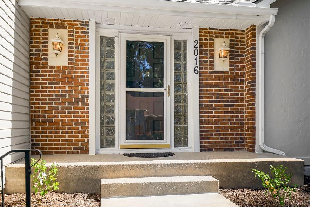 2nd image of 2016 E Sleepy Hollow Dr, Olathe, KS 66062 | MLS# 2631090