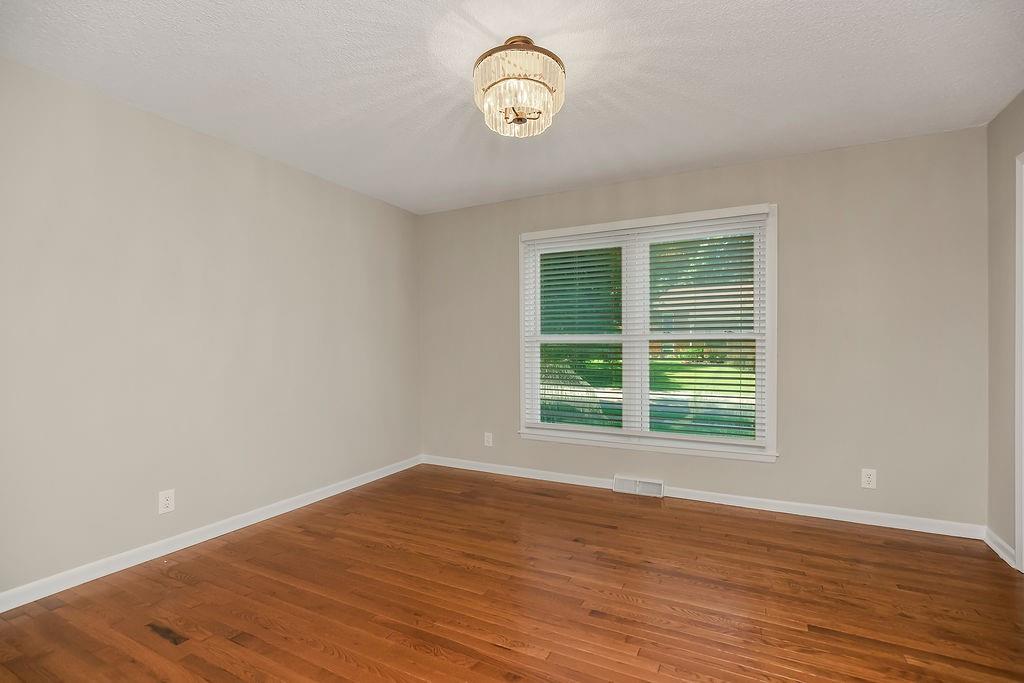 5th image of 2016 E Sleepy Hollow Dr, Olathe, KS 66062 | MLS# 2631090