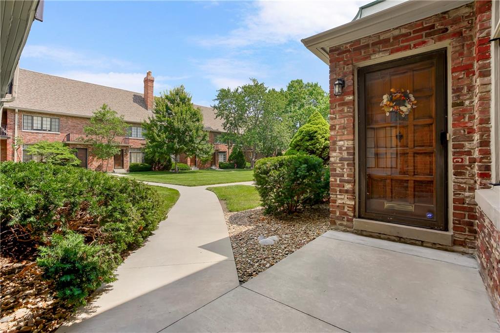 2nd image of 8363 Somerset Dr #8363, Prairie Village, KS 66207 | MLS# 2631143