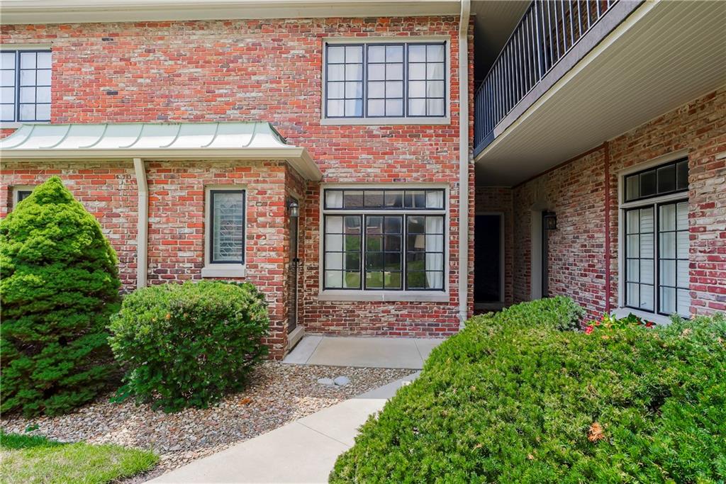 1st image of 8363 Somerset Dr #8363, Prairie Village, KS 66207 | MLS# 2631143