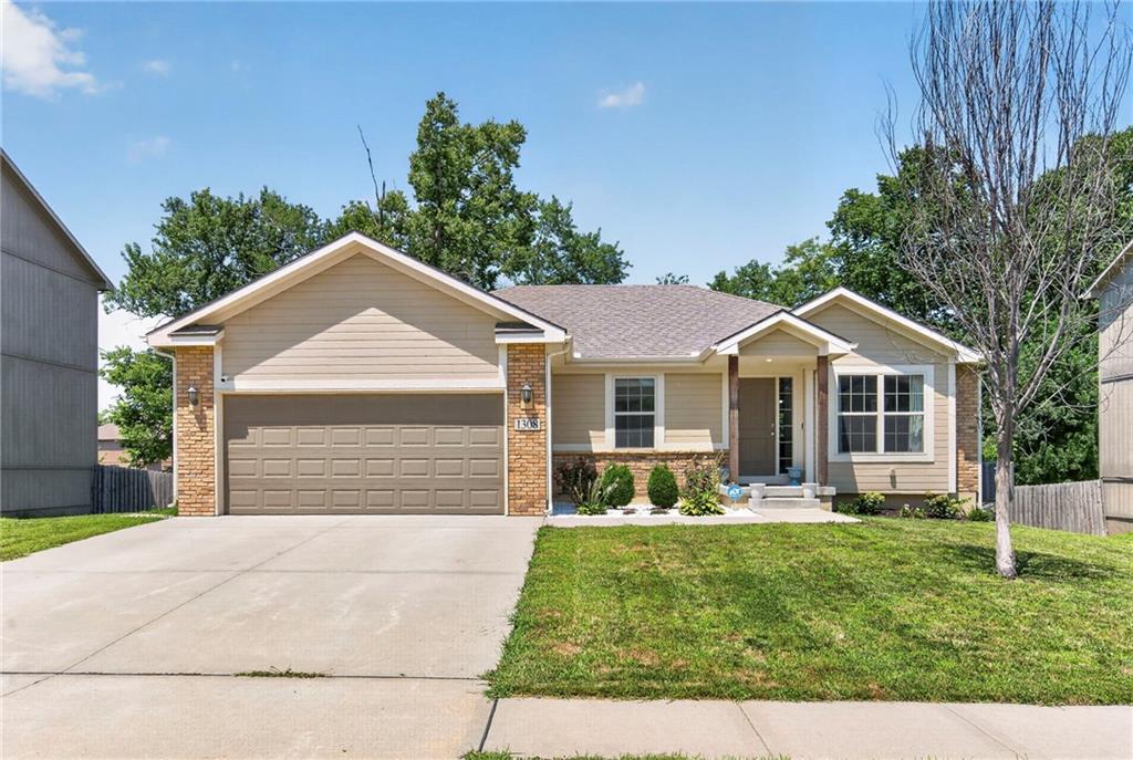 1st image of 1308 Nw Hilltop Ln, Grain Valley, MO 64029 | MLS# 2631154