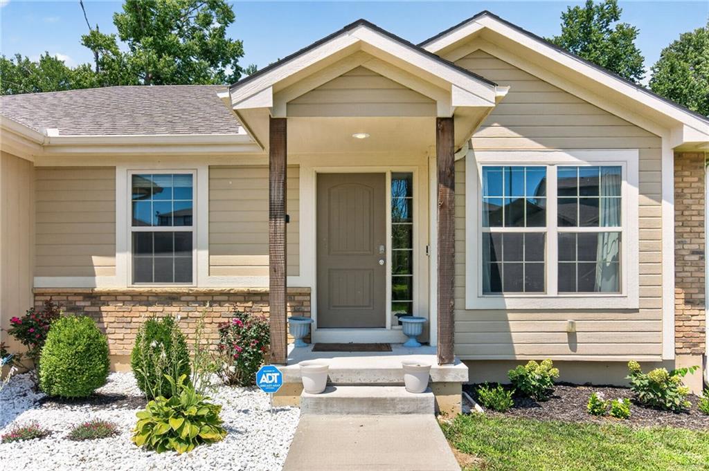 4th image of 1308 Nw Hilltop Ln, Grain Valley, MO 64029 | MLS# 2631154