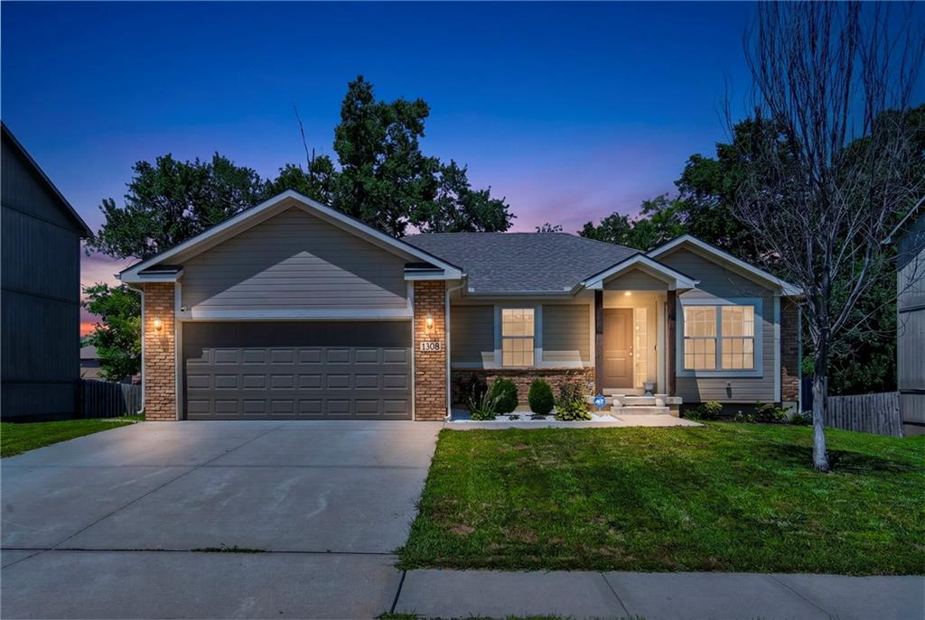 2nd image of 1308 Nw Hilltop Ln, Grain Valley, MO 64029 | MLS# 2631154