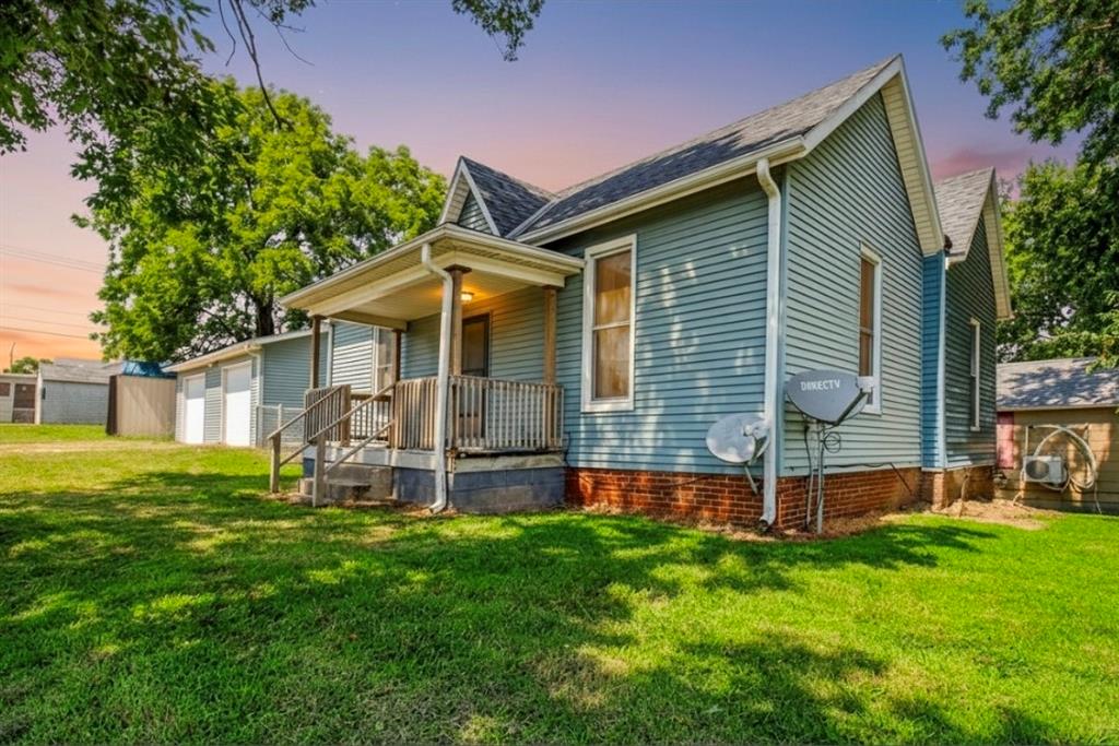 Homes for sale in Higginsville, MO | 2203 Walnut St, Higginsville, MO 64037 | MLS# 2631173