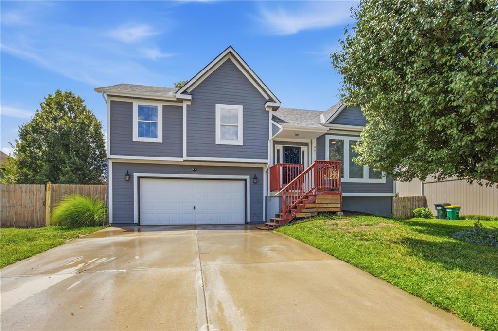 2nd image of 961 Oak Crest Dr, Gardner, KS 66030 | MLS# 2631177