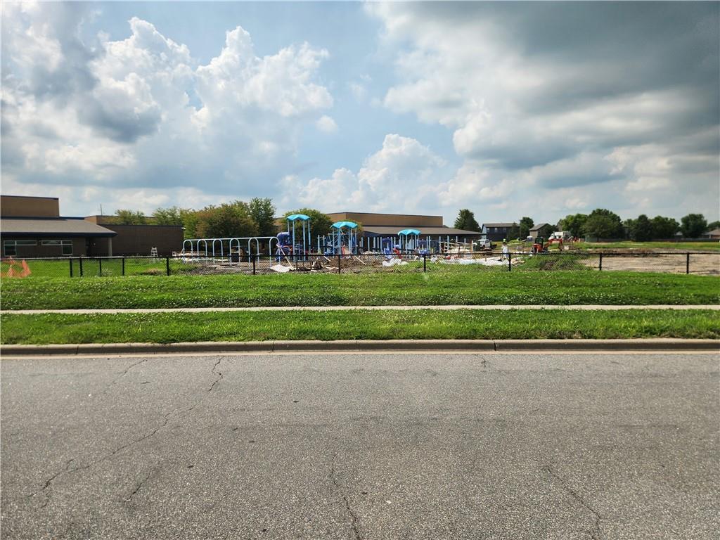 27th image of 961 Oak Crest Dr, Gardner, KS 66030 | MLS# 2631177