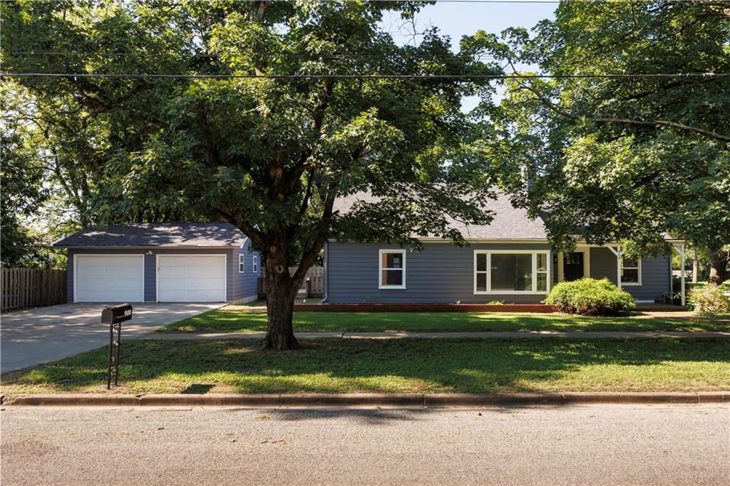 1st image of 900 Adams St, Fredonia, KS 66736 | MLS# 2631205
